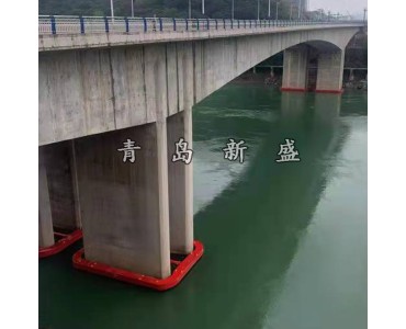 浮动式钢覆复合材料防撞套箱